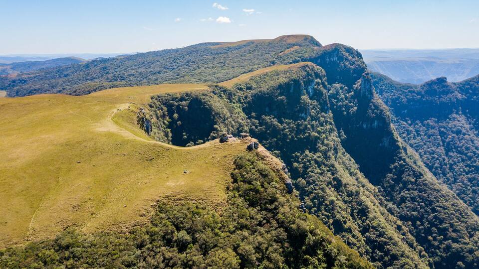 Pico do Rinoceronte and nearby mountains, Bom Jardim da Serra SC. Beautiful rocky peak overlooking the valley in Santa Catarina, Brazil