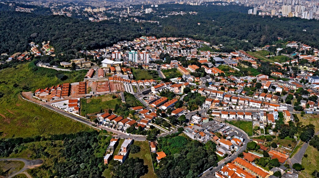 Ocupação urbana de area de mananciais. Serra da Cantareira. São Paulo.
