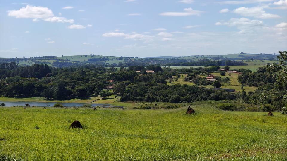 uma paisagem de uma fazenda localizada em Avaré, interior do Estado de São Paulo