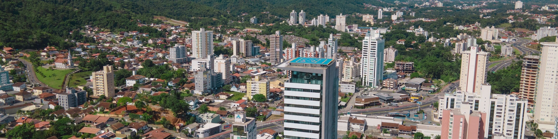 Vista aérea panoramica da cidade de Blumenau em Santa Catarina