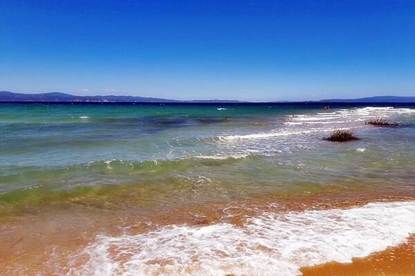 Trani Ammouda beach
One of the most beautiful beaches of Halkidiki, with green exotic waters and beautiful scenery. A lot of people visit it in the summer, while along the beach there are several beach bars to serve the visitors