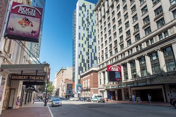 Boston_WilburTheatre_553248635389801796_01