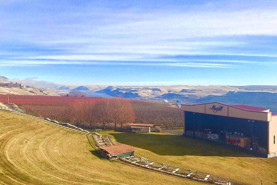 A rural landscape with a large building labeled 'Mafell' and a winding road.