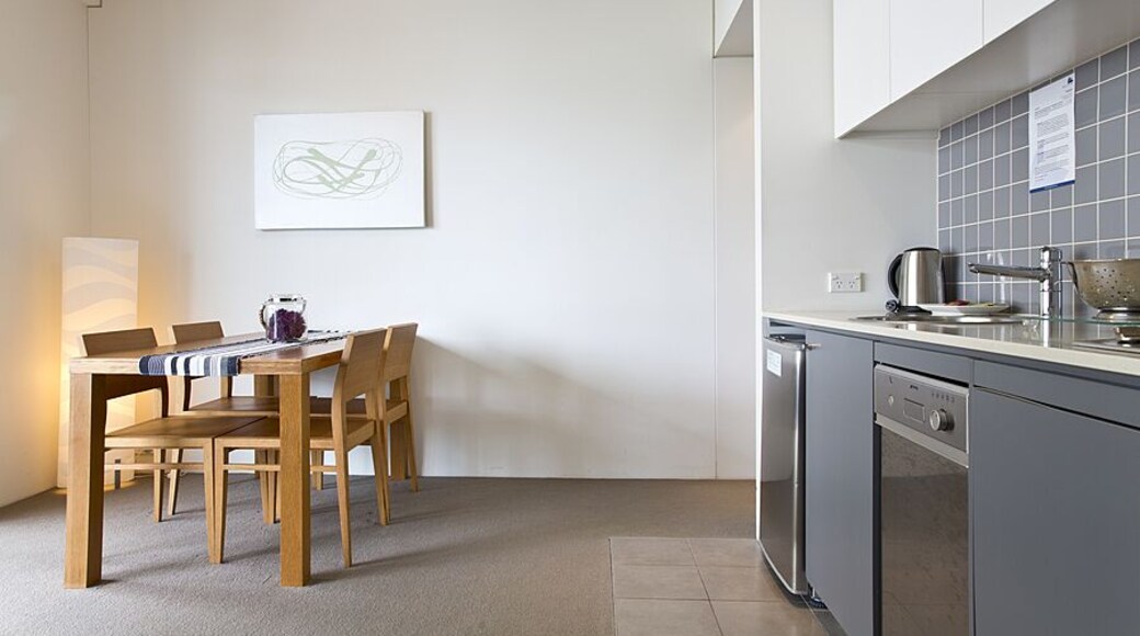 Why book a hotel room when you can book an apartment?! You'll save money on eating out, be able to wash your clothes and even the Garden View apartments at CLA have glimpses of the beautiful cairns inlet.
www.cairnsluxuryapartments.com.au