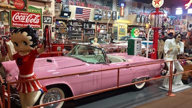 Fun place to stop for a stretch and a bite to eat while traveling I40.