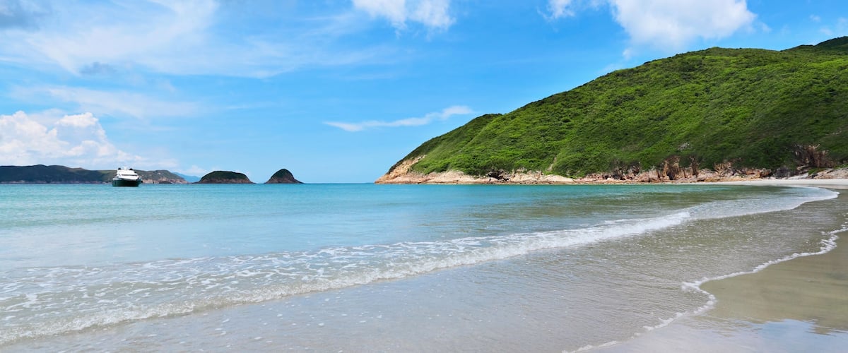 Sai Wan beach in Hong Kong, Shutterstock ID 82170844, Purchase Order: SP-1924, Order Number: SP-1924 Go Guides, Client/Licensee: Hotels.com, Other: Supattra Laoreiam
