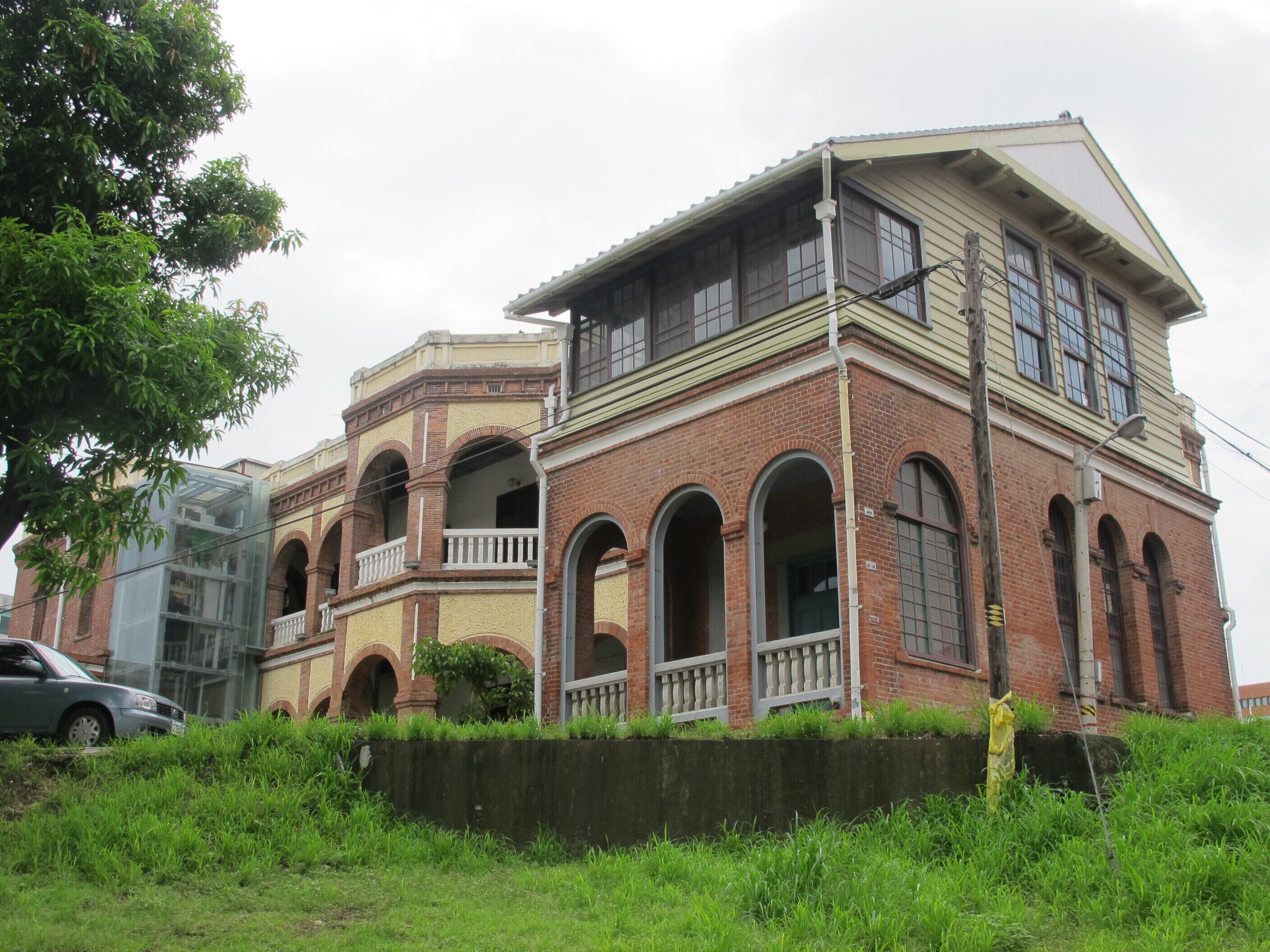 原台南州知事官邸 後面