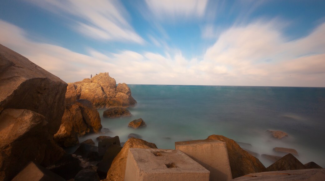 Karaburun, which is connected to the Arnavutköy district of Istanbul province, is a coastal town located 25-30 km from the entrance of the Istanbul Bosphorus.
