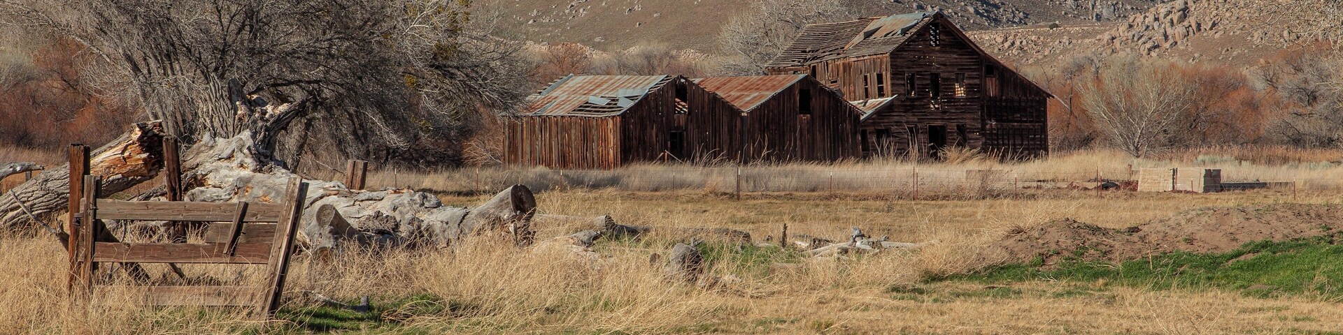 This was a flour mill located along the Kern River in Weldon, California. I love seeing these old structures and pausing to imagine what it would have been like when they were in their prime.
#lakeisabella #kernriver #kerncounty #oldmill #woodstructure #ghosttowns #thrivingchristianartists #ancientbuilding #kernvalley #decayingbeauty #weatherworn #lostintime #stillstandingstrong #lonecoyotestudio #mountaintowns #weldon #kernriverpreserve #rivermill #roadsidephotography #wonderingphotographies #valleyliving #sequoianationalforest #sierramountains #ruralamerica #simplerlife #theoldways #nealdodson #oldbarns #loststories #wastingaway