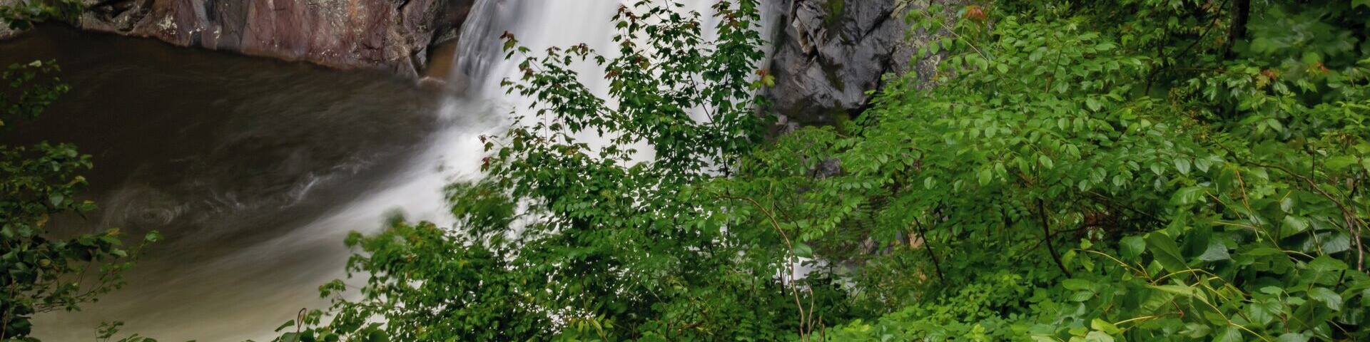 A nice waterfall in the Wilson Creek area of the Pisgah National Forest. After a good rainfall this waterfall really puts on a good show. It also has a popular swimming hole just below the falls but it is very steep getting down to the creek. For a video of the hike to this waterfall, please visit: https://www.hdcarolina.com/episode/harper-creek-falls