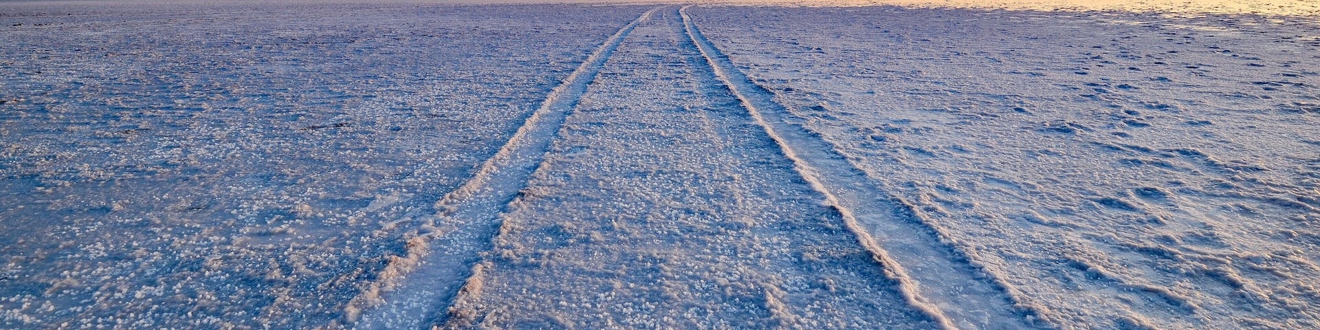 Believe it or not, this is not the snow but Salt Flats in The Great Rann of Kutch. This 7500 sq km (2900 sq miles) of salt marsh is in the Thar Desert in the Kutch District of Gujarat, India and is reputed to be one of the largest salt deserts in the world.
#lifeatexpedia