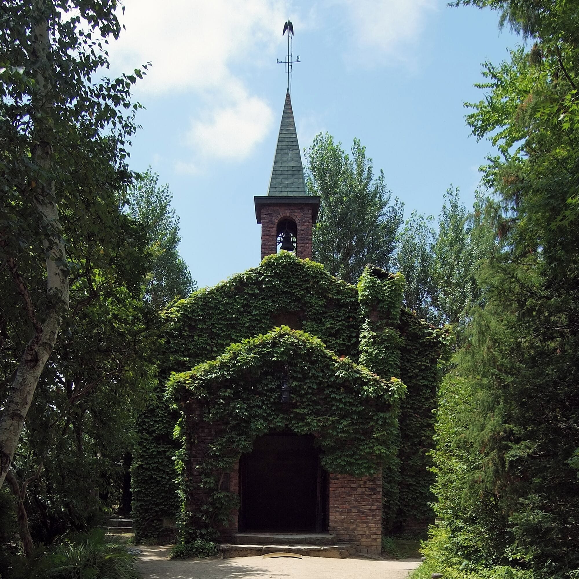 碌山美術館、長野県安曇野市、今井兼次設計。