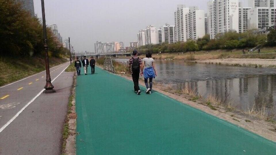 분당신도시에 흐르는 탄천 전경