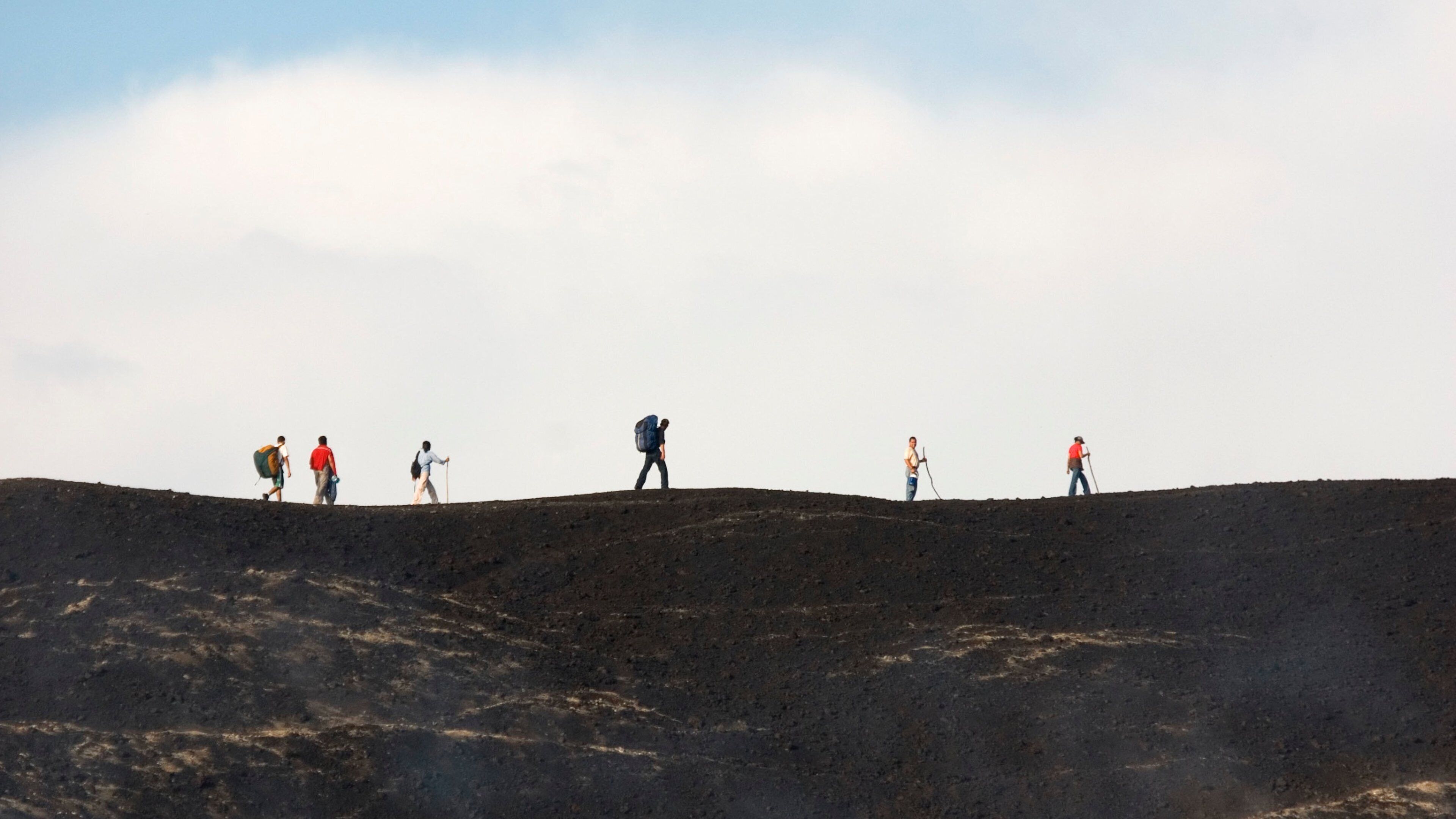 Nicaragua ofreciendo senderismo o caminata y montañas y también un gran grupo de personas