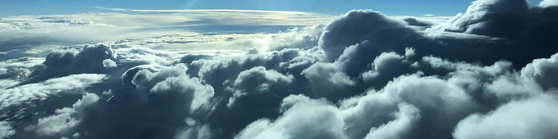 Flying over the midwestern US at 38000 feet put us above some active thunderstorms in the area🌥