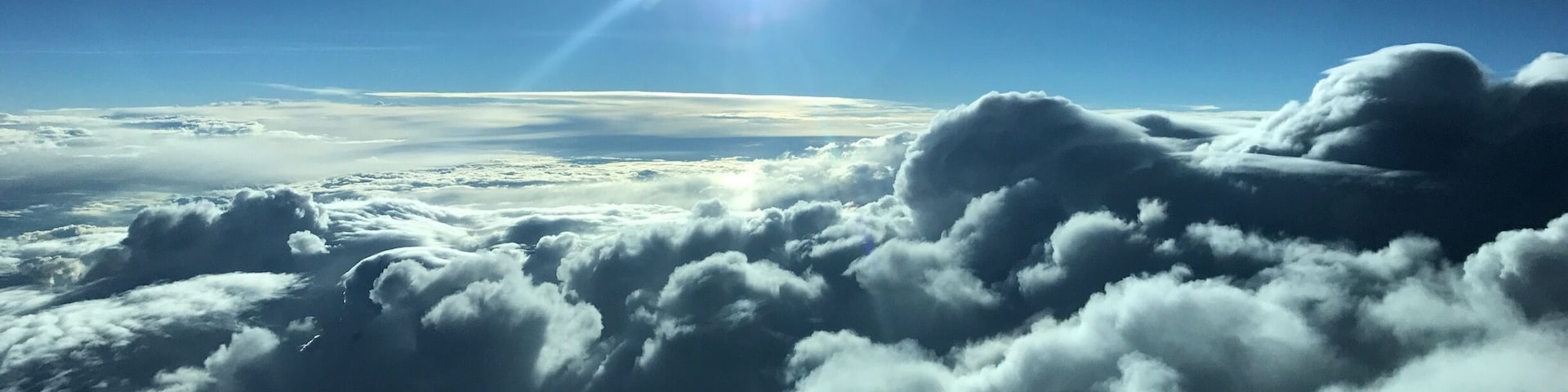 Flying over the midwestern US at 38000 feet put us above some active thunderstorms in the area🌥