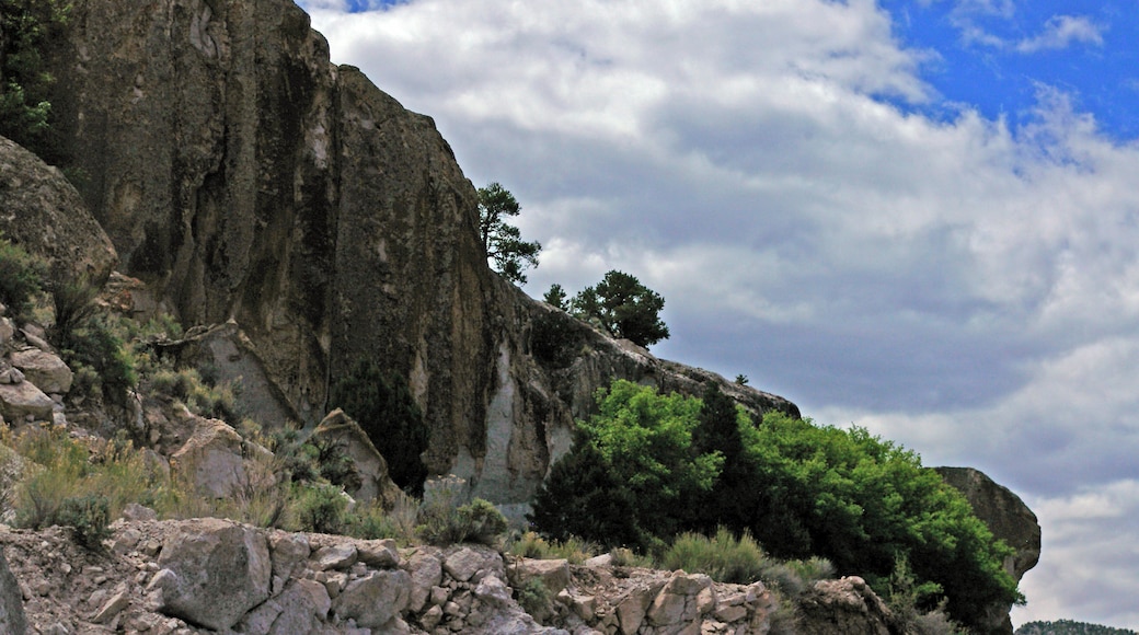 As the clouds moved through the area the quality of light falling on the cliffs continued to shift. #OnTheRoad
