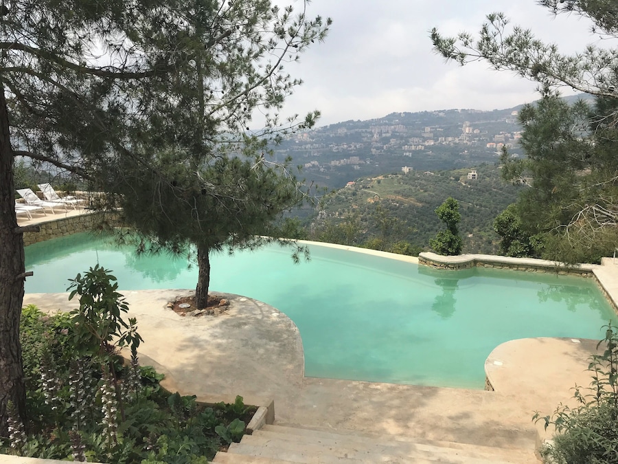 This is a hidden place, in the mountain of Lebanon. The time stops when you get there and you can appreciate the nice view by staying around the pool or even by spending a night in one of the amazing rooms of Bkerzay 😍
#beirut #LifeAtExpedia #askmariawhere2go #view #mountain