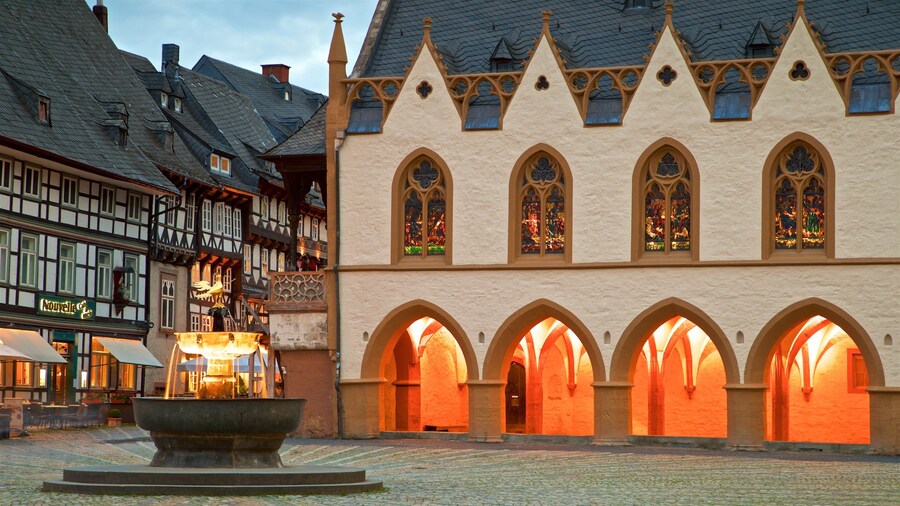 Goslar showing a city, a fountain and heritage elements