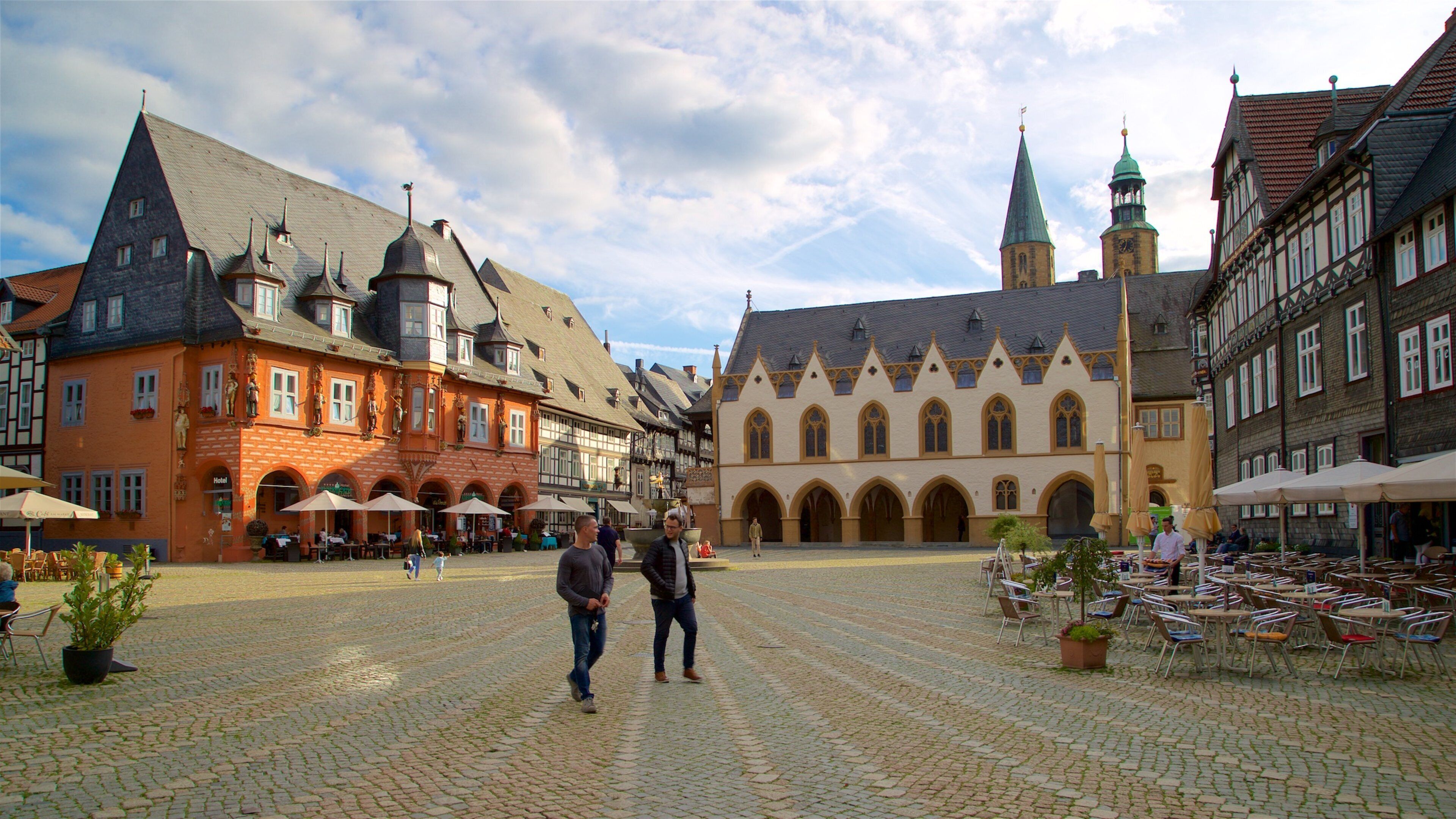 Goslar featuring street scenes, heritage elements and a square or plaza