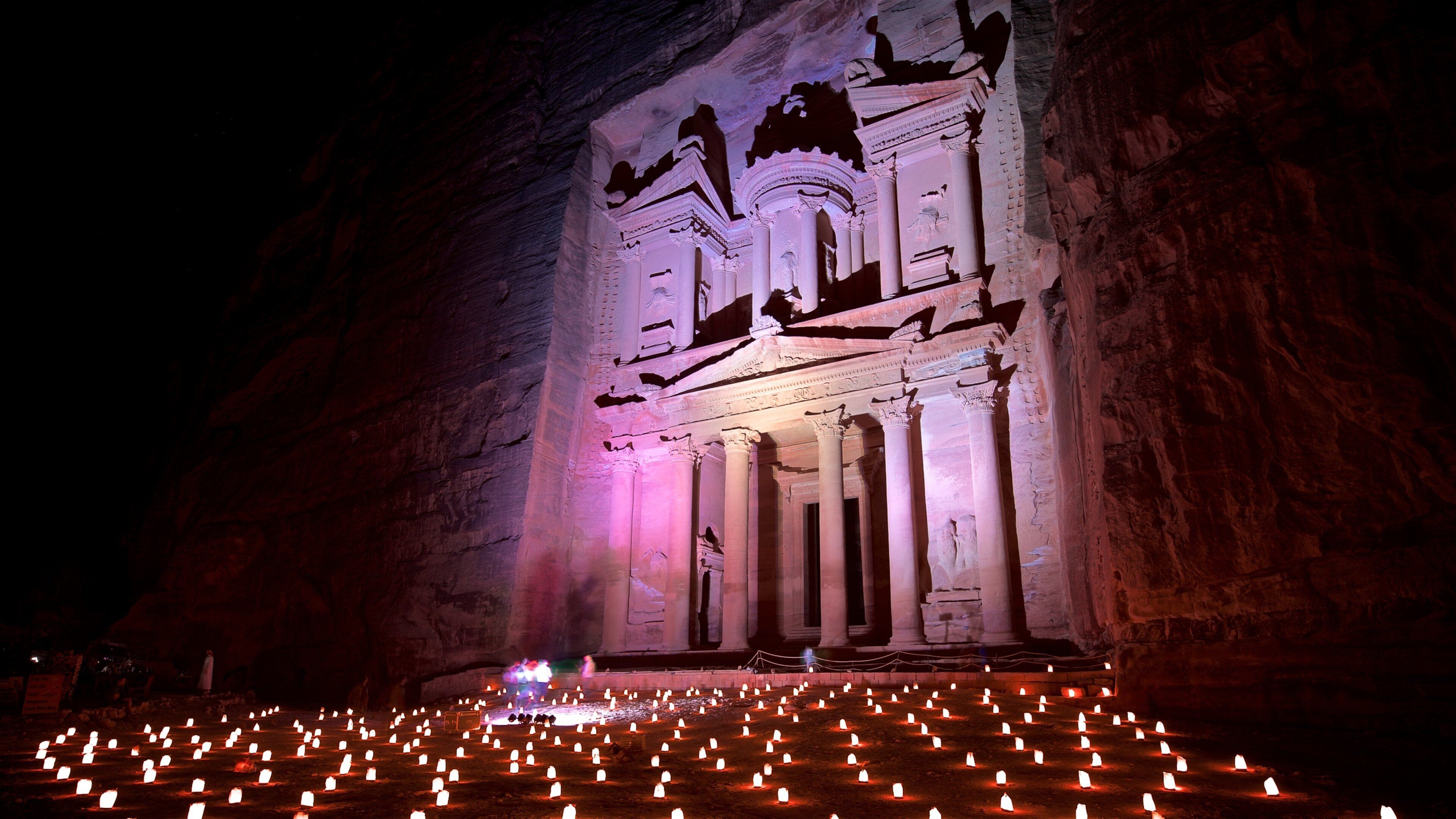와디 무사 을 보여주는 야경, 계곡 또는 협곡 과 문화유산 건축