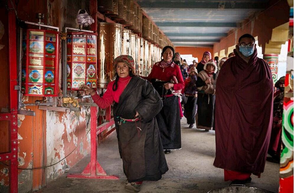 Lost in the red houses of #Sertar,lost in the Larung Gar Buddhist Academy,the biggest Buddhist school in the world.
https://twitter.com/Beautifulgx