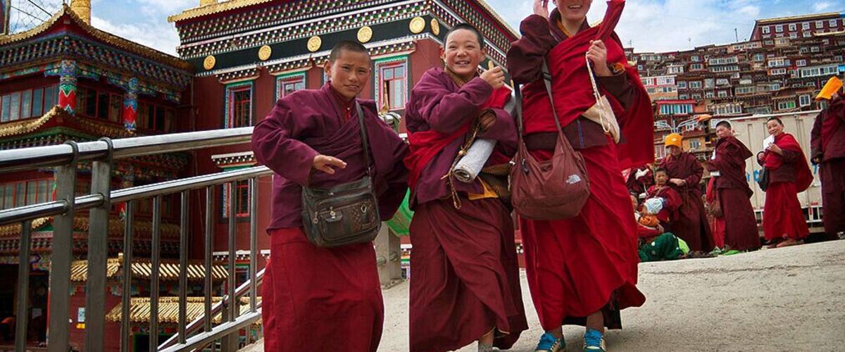 Lost in the red houses of #Sertar,lost in the Larung Gar Buddhist Academy,the biggest Buddhist school in the world.
https://twitter.com/Beautifulgx