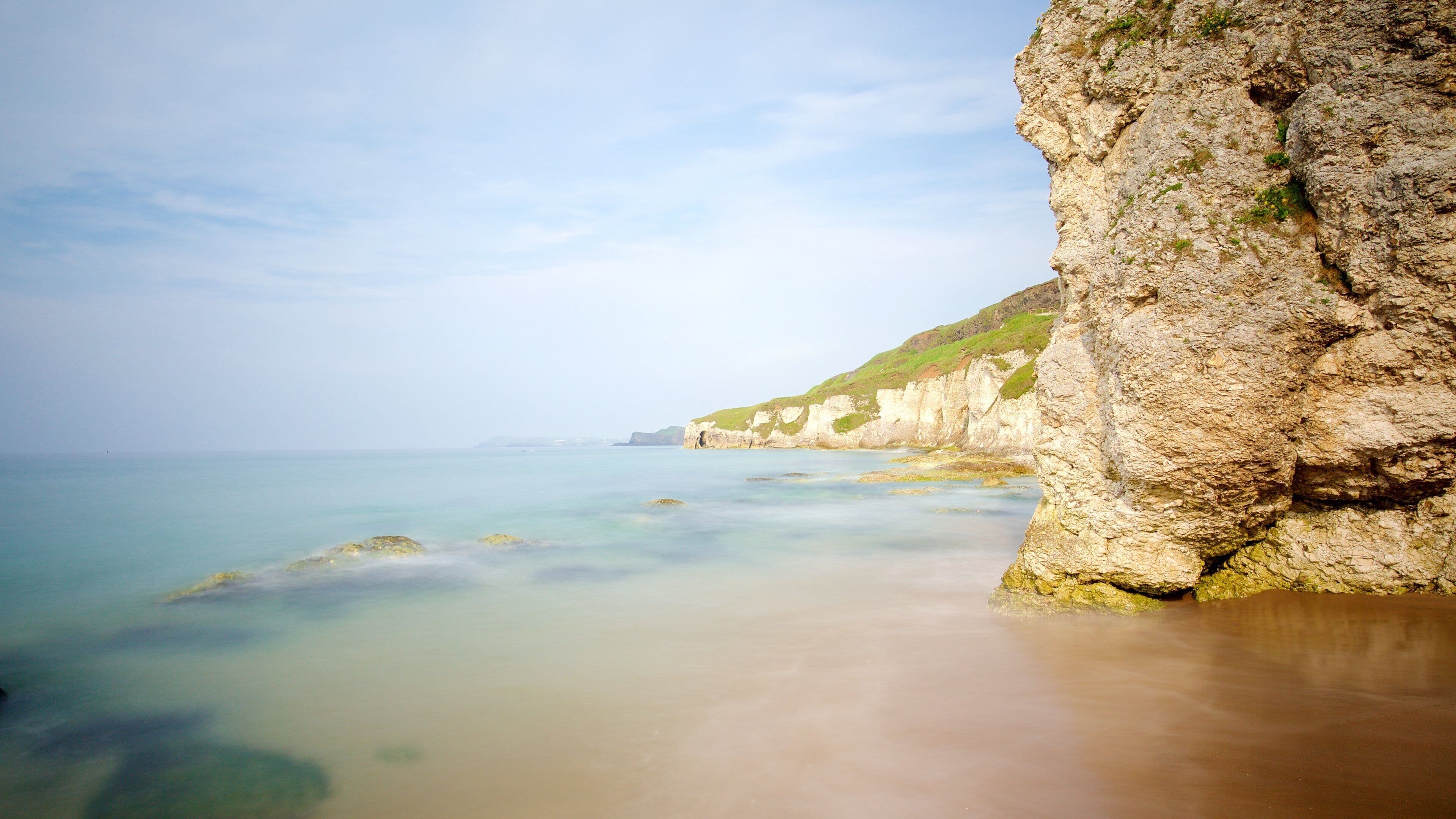 ポートラッシュ どの含み 海岸線の眺め と 荒々しい海岸線