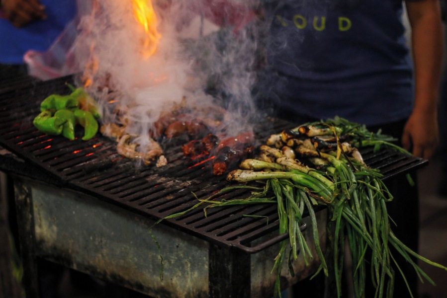 Another from the Sunday Market in Tlacolula. If you're not already aware, it's probably the best market near Oaxaca, but what stands out the most for me is the "dining hall". I use that term very loosely, because I can't think of another title.
Hot charcoal grills line the centre of the building that are used to cook what you just purchased from the stalls surrounding them.
Delicious and interactive.
#Mexico #Oaxaca #Tlacolula #Food