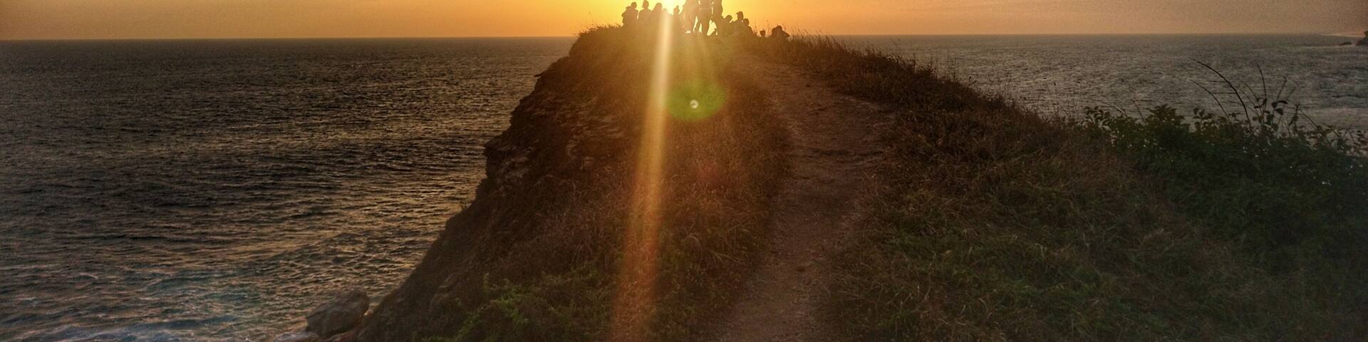 Offering just as spectacular a sunset view as the more popular Punta Cometa, this overlook is more easily reached.
The trail starts at the top of the hill on the road to Mermejita. Take a left towards Punta Cometa and then a right at the sign for Punta Pescador.
#sunset #nature #Oaxaca #mazunte