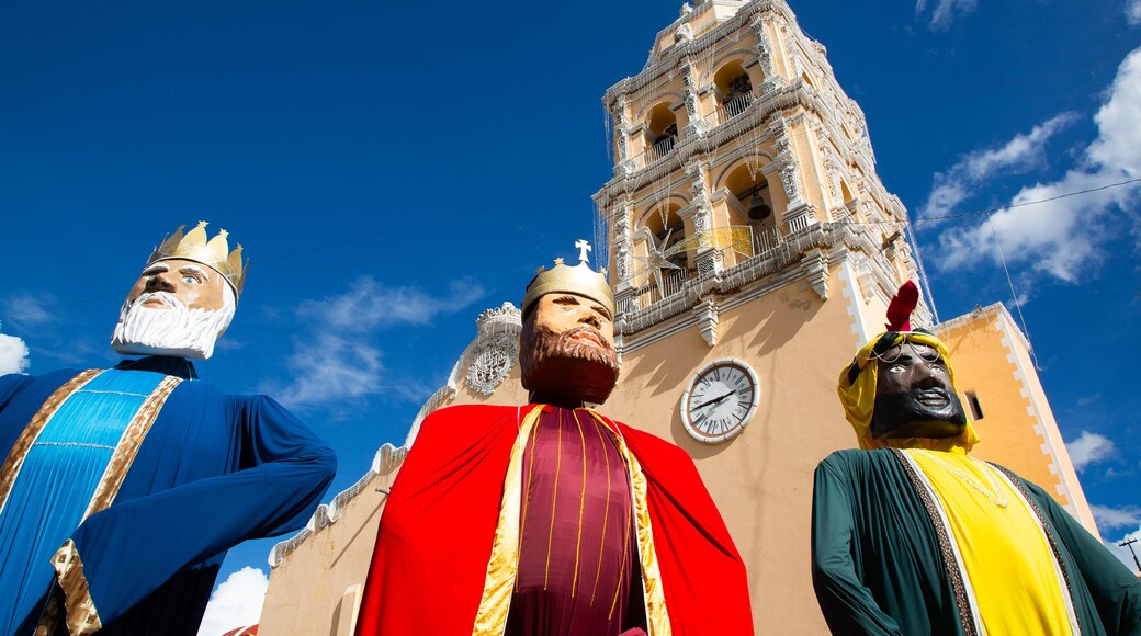 Wise Men Statues in the foreground, Church of Santa Maria de la Natividad, 1644, Atlixco, Pueblos Magicos, Puebla State