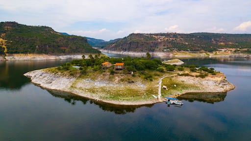 Foto Aérea del Campamento de la Isla Tzibinza en el estado de Querétaro en la frontera con el estado de Hidalgo