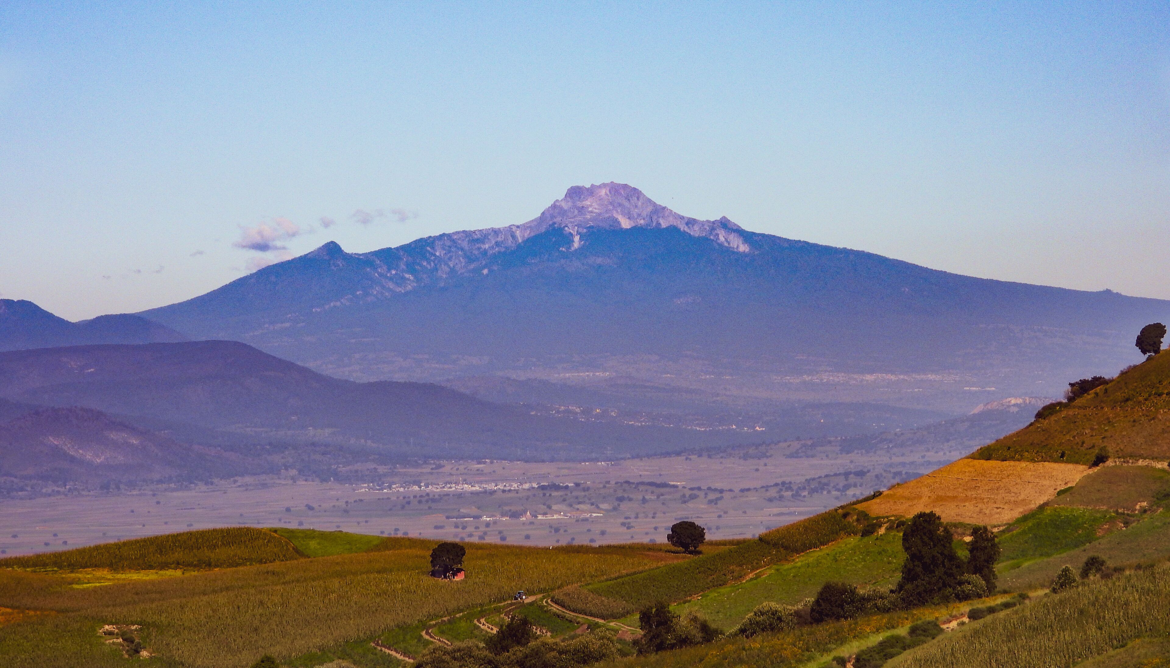 El Parque Nacional Cofre de Perote, es una gran montaña situada en Veracruz, Mexico con 4,282 metros sobre el nivel del mar. 
