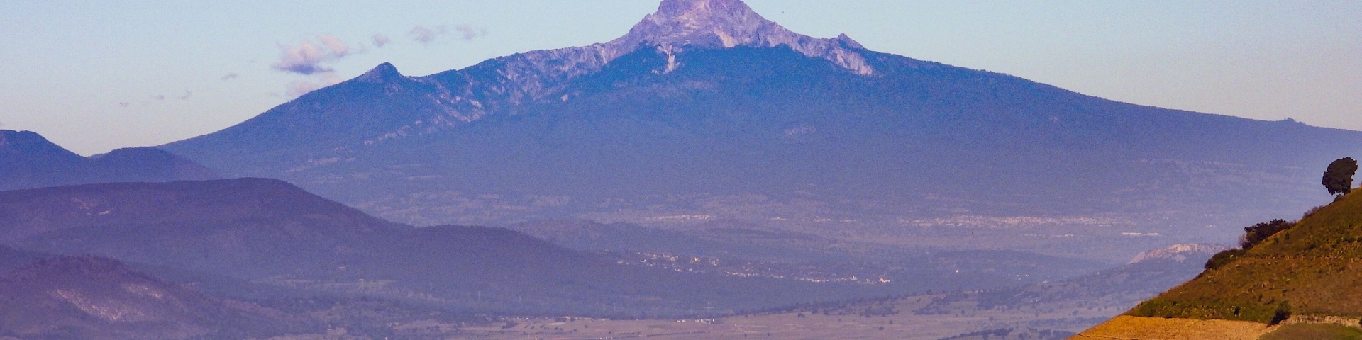 El Parque Nacional Cofre de Perote, es una gran montaña situada en Veracruz, Mexico con 4,282 metros sobre el nivel del mar.