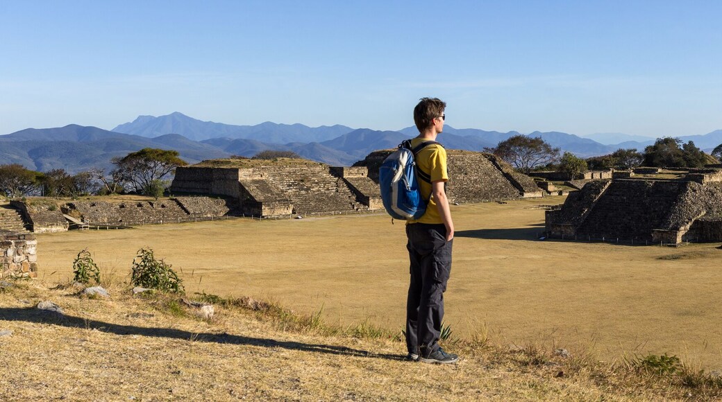 Vue panoramique de Monte Albán, Oaxaca, Mexique