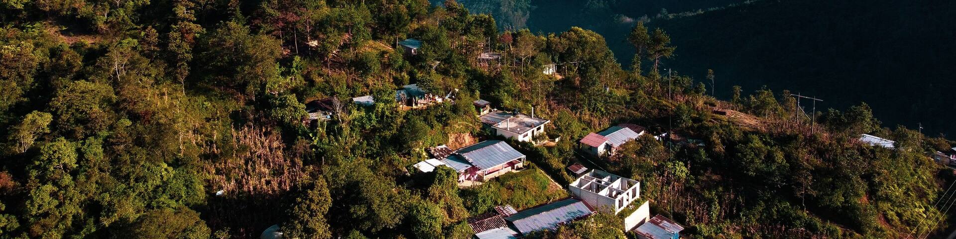 PUEBLO RURAL EN LA SIERRA MEXICANA