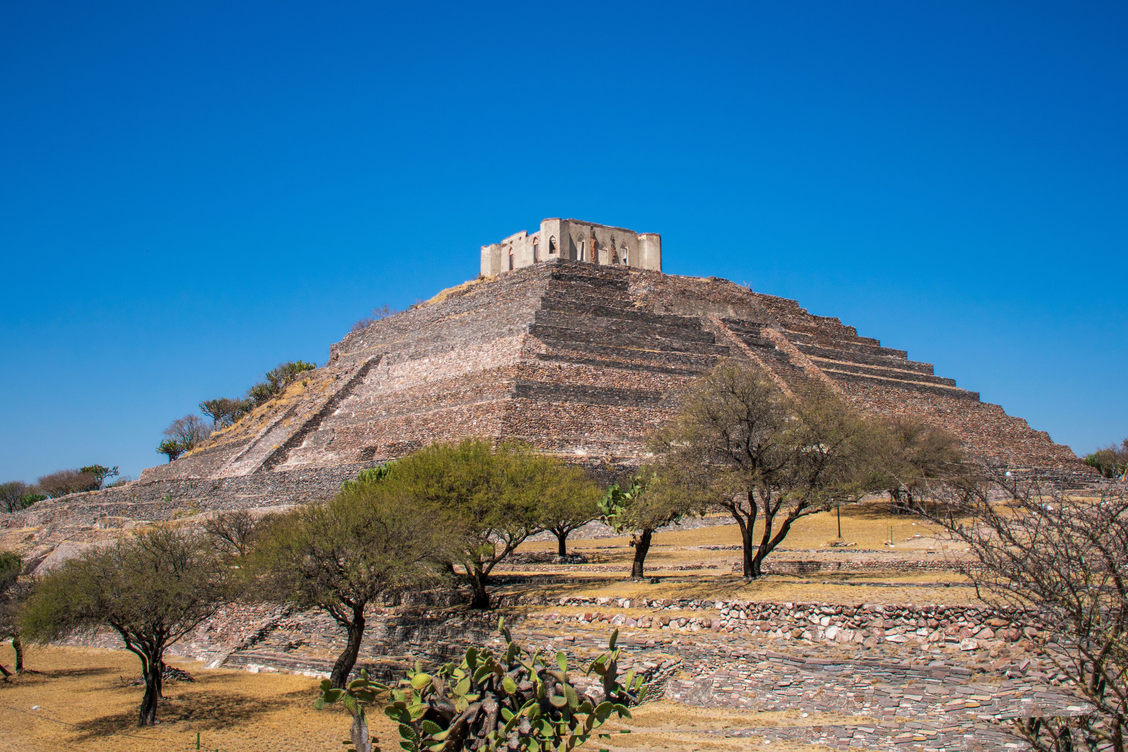 Museo del Sitio El Cerrito es una zona arqueológica en El Pueblito, Corregidora, Querétaro. Presenta la historia de la cultura Tolteca con su pirámide de 29 metros de altura y una base de 83.5 m
