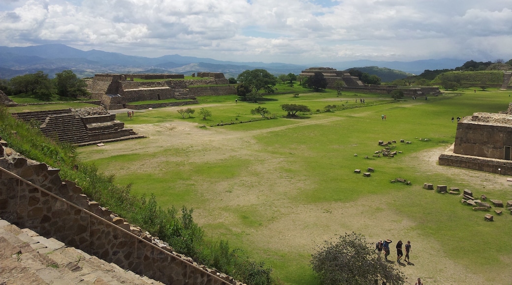 Monte Alban
archaeological site in the Santa Cruz Xoxocotlán Municipality in the southern Mexican state of Oaxaca.