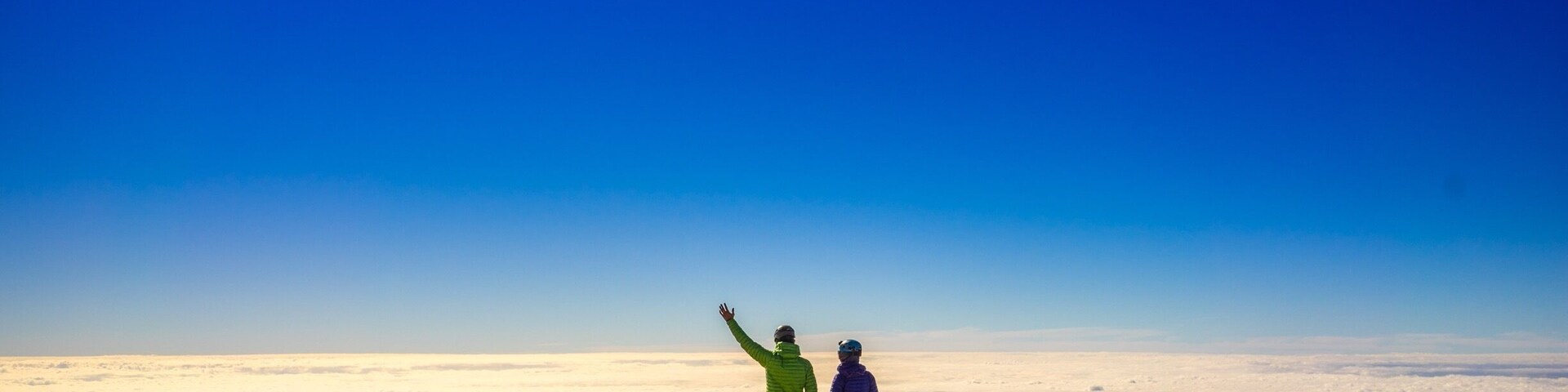 on top of 5.636m high #picodeorizaba with beautiful sea of clouds below us - highest mountain in mexico and 3rd highest on north american continent