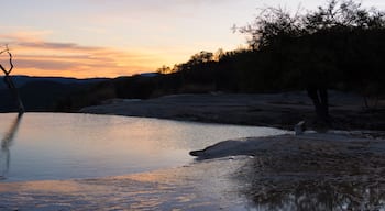 Hierve el Agua au coucher du soleil, Mexique