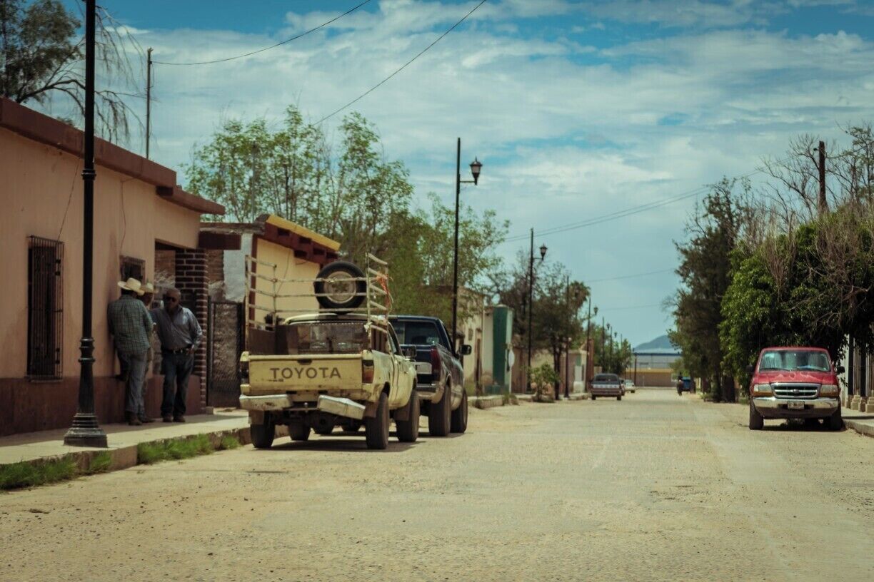Men hiding from the sizzling sun in Ures, Sonora, a town stablished in 1644 by a Spanish General.

This is one of the forgotten towns in Sonora, Mexico.

#TroverDetour