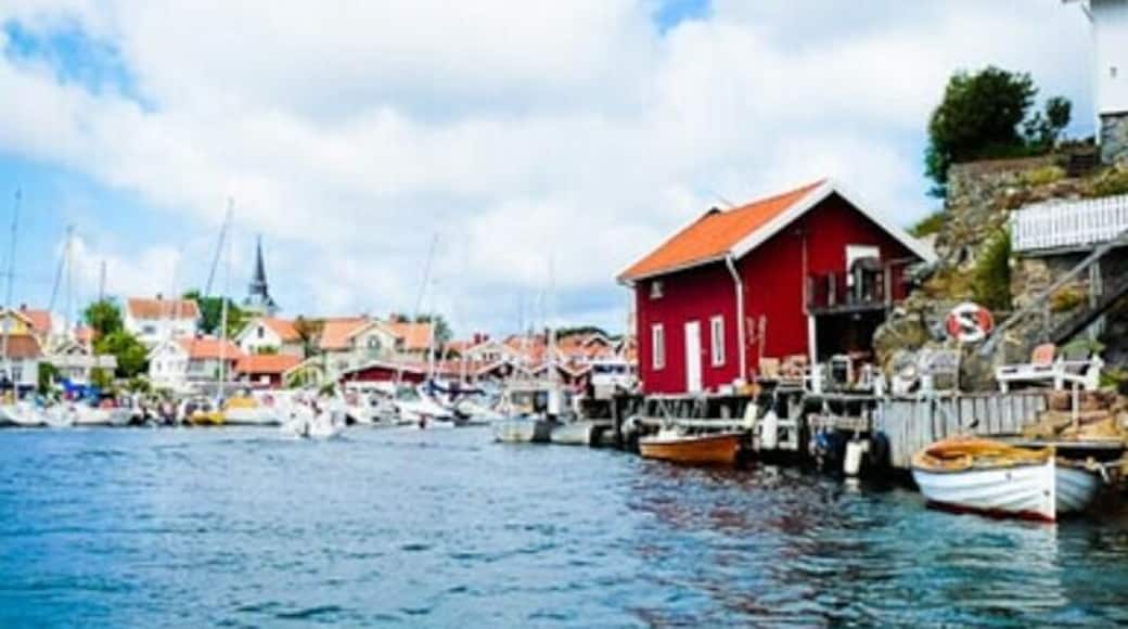 One of the best pieces of Sweden -. The island of Gullholmen in the west coast archipelago. You can get here either by ferry or your own boat. During hot summer days the little harbor is packed with tourists eating ice cream, walking the picturesque streets or hanging out at the island's three restaurants.
This is my favorite spot in all of Sweden.