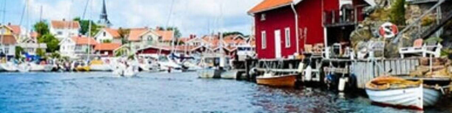 One of the best pieces of Sweden -. The island of Gullholmen in the west coast archipelago. You can get here either by ferry or your own boat. During hot summer days the little harbor is packed with tourists eating ice cream, walking the picturesque streets or hanging out at the island's three restaurants.
This is my favorite spot in all of Sweden.