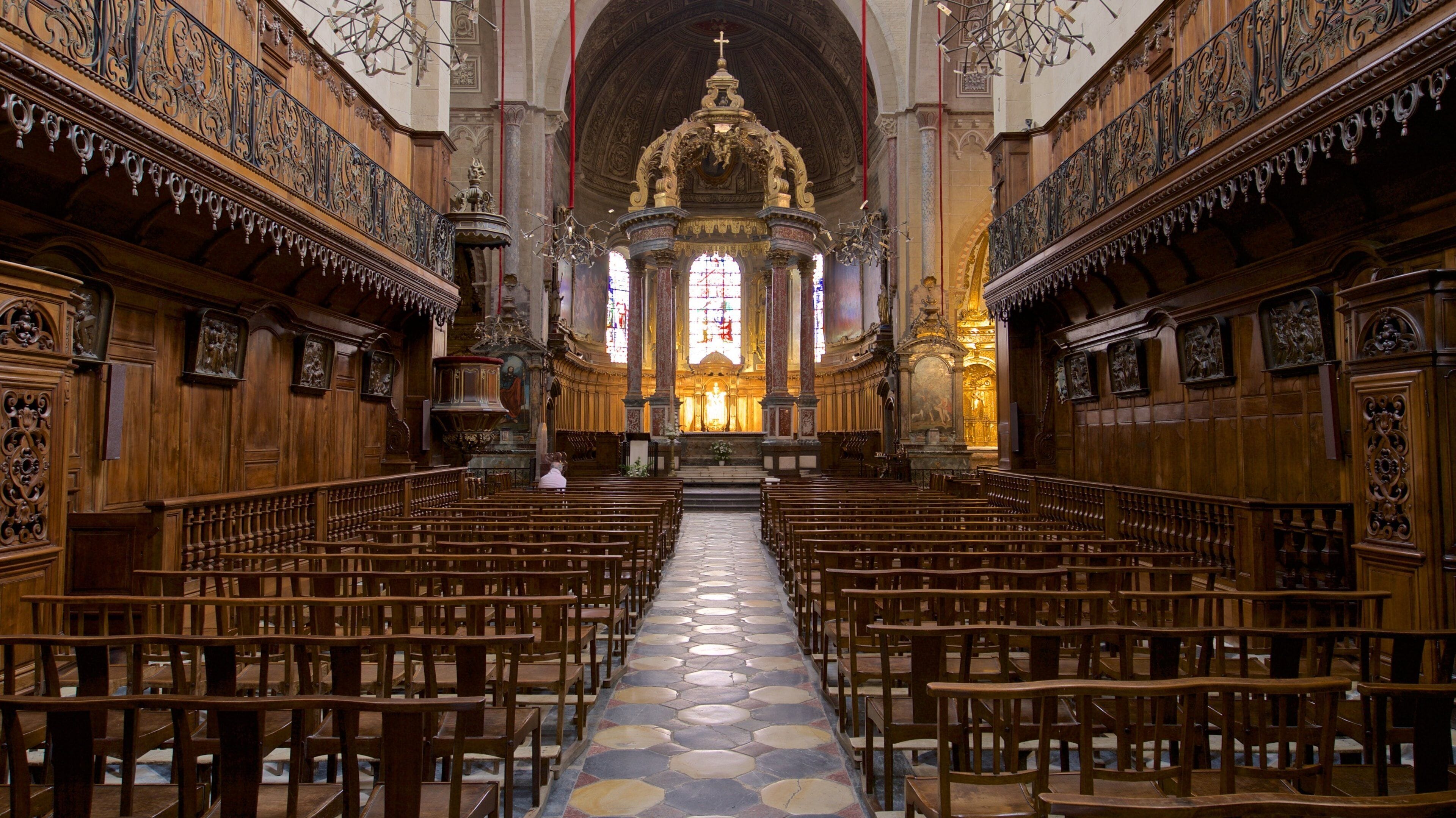 Tarbes que inclui elementos de patrimônio, uma igreja ou catedral e vistas internas