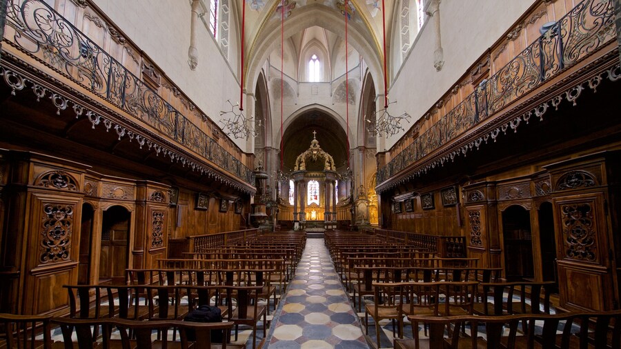 Tarbes showing heritage elements, a church or cathedral and interior views