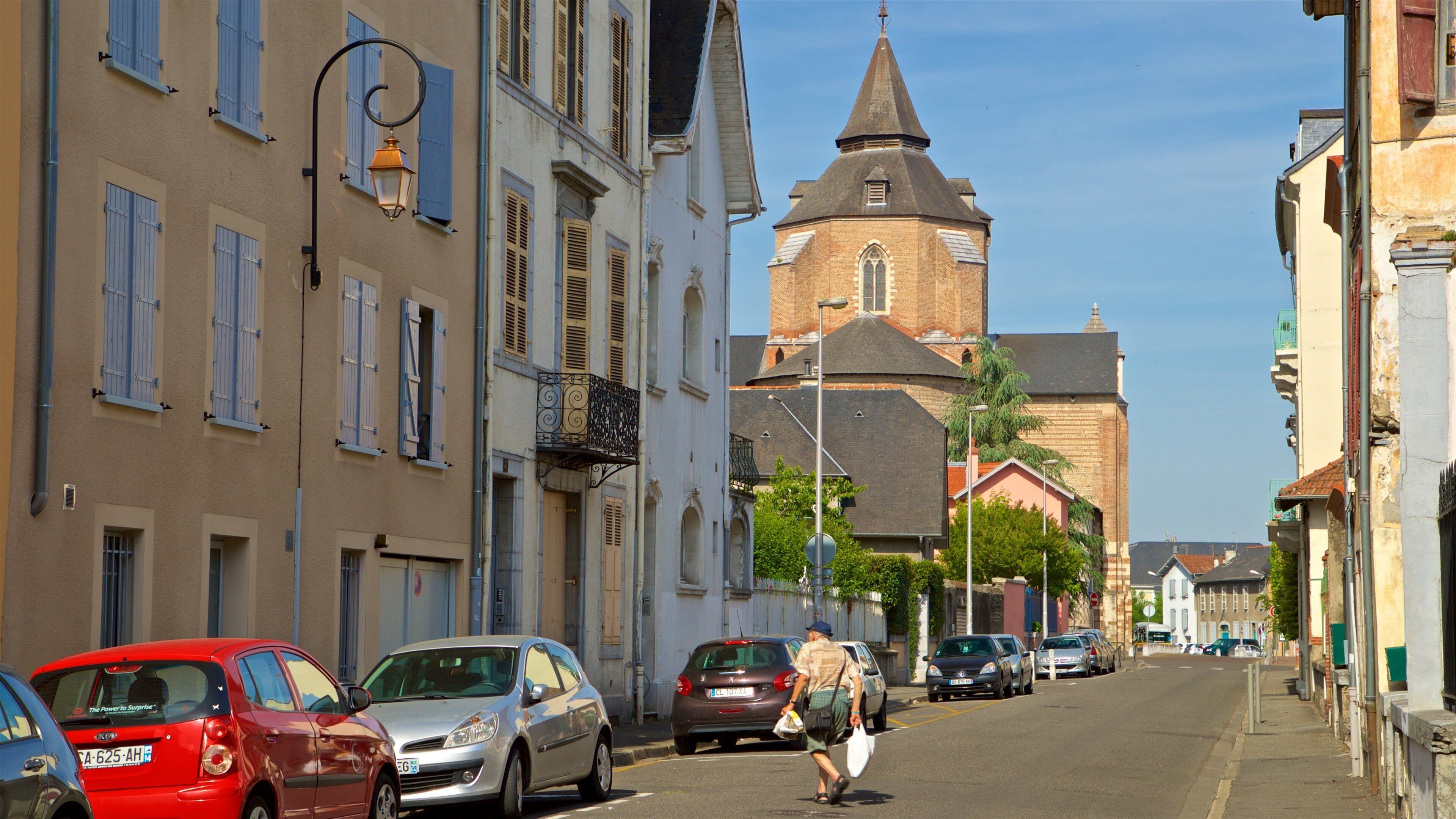 Tarbes showing a city and street scenes as well as an individual male