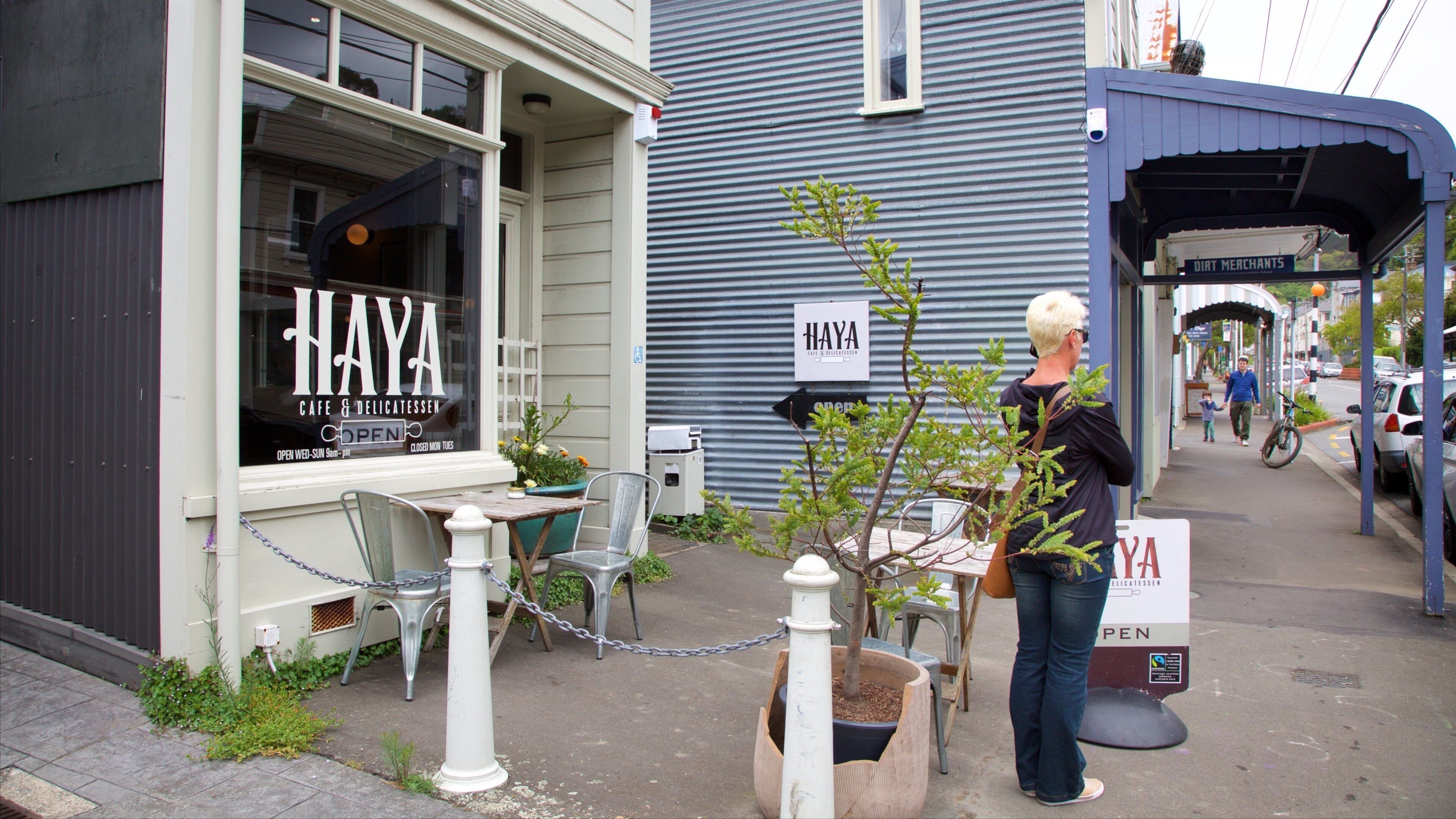 威靈頓 其中包括 遺跡建築 以及 一個女性