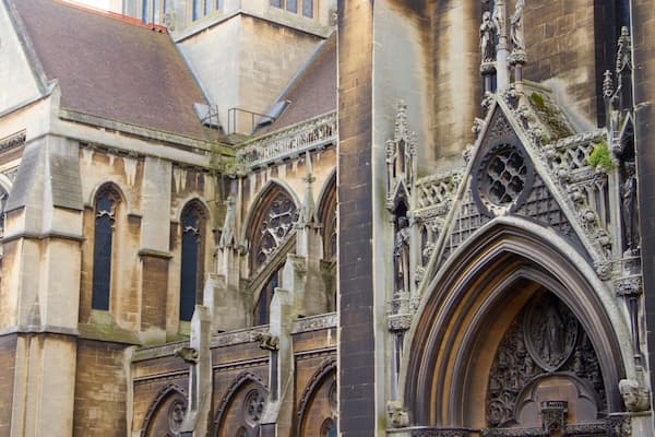 Cambridge montrant patrimoine historique et église ou cathédrale