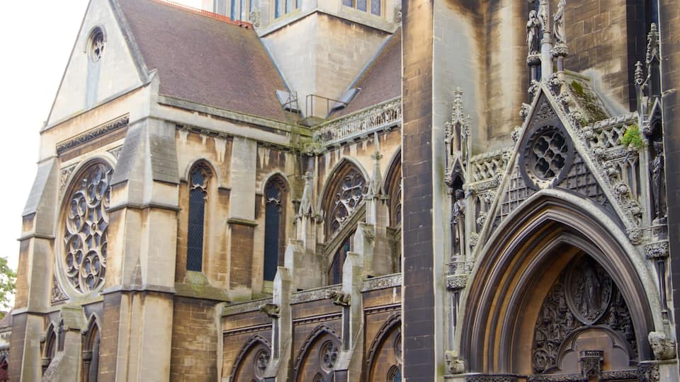 Cambridge showing a church or cathedral and heritage elements