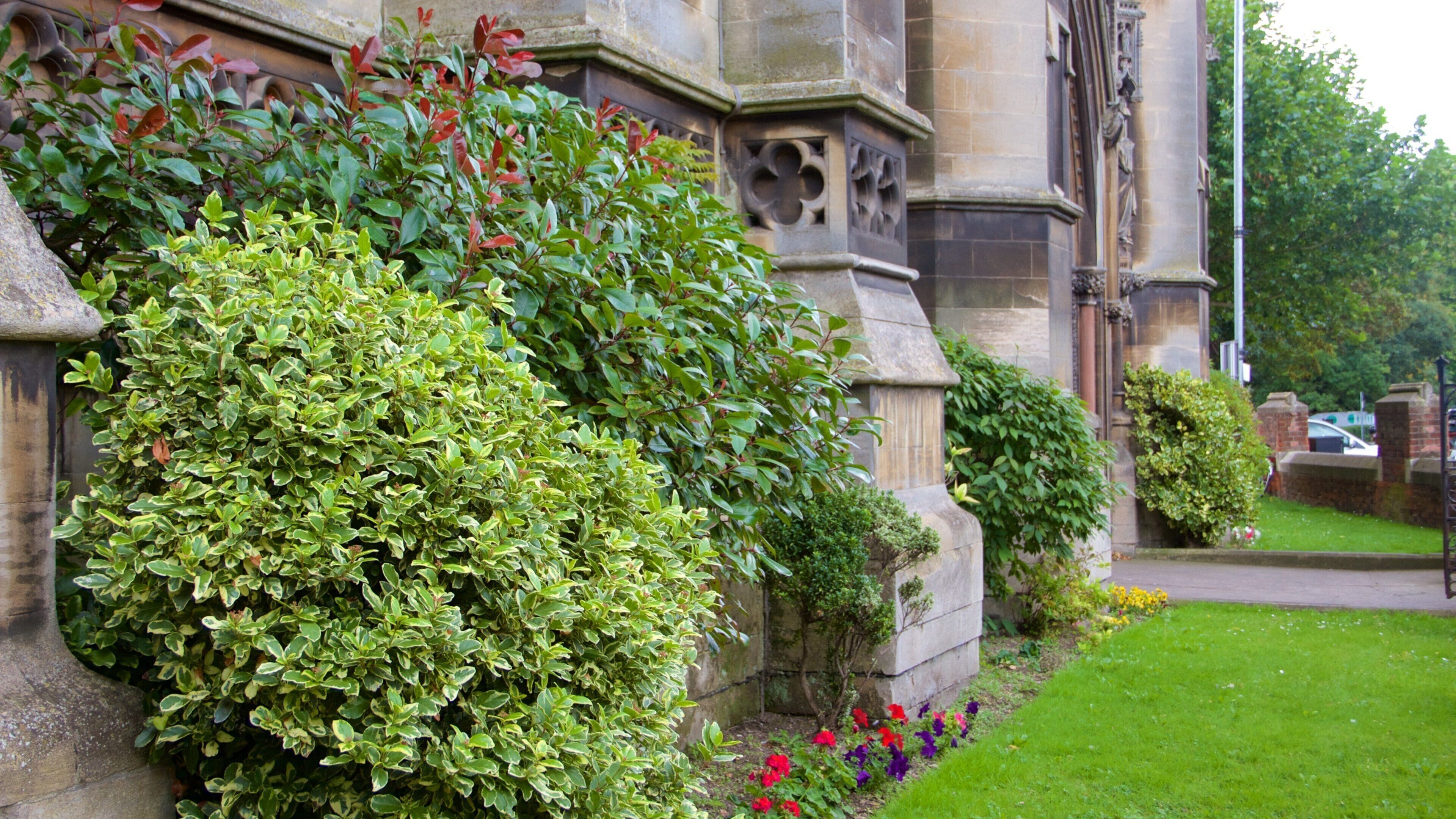 Cambridge which includes a church or cathedral and heritage elements